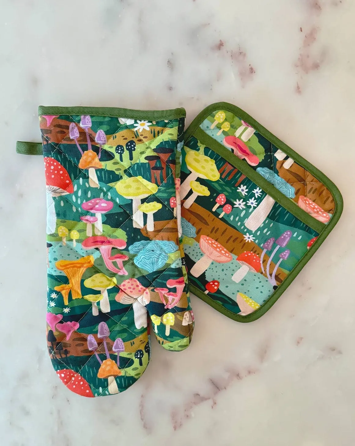 Oven Mitt   Pot Holder Set in Mushroom Heaven